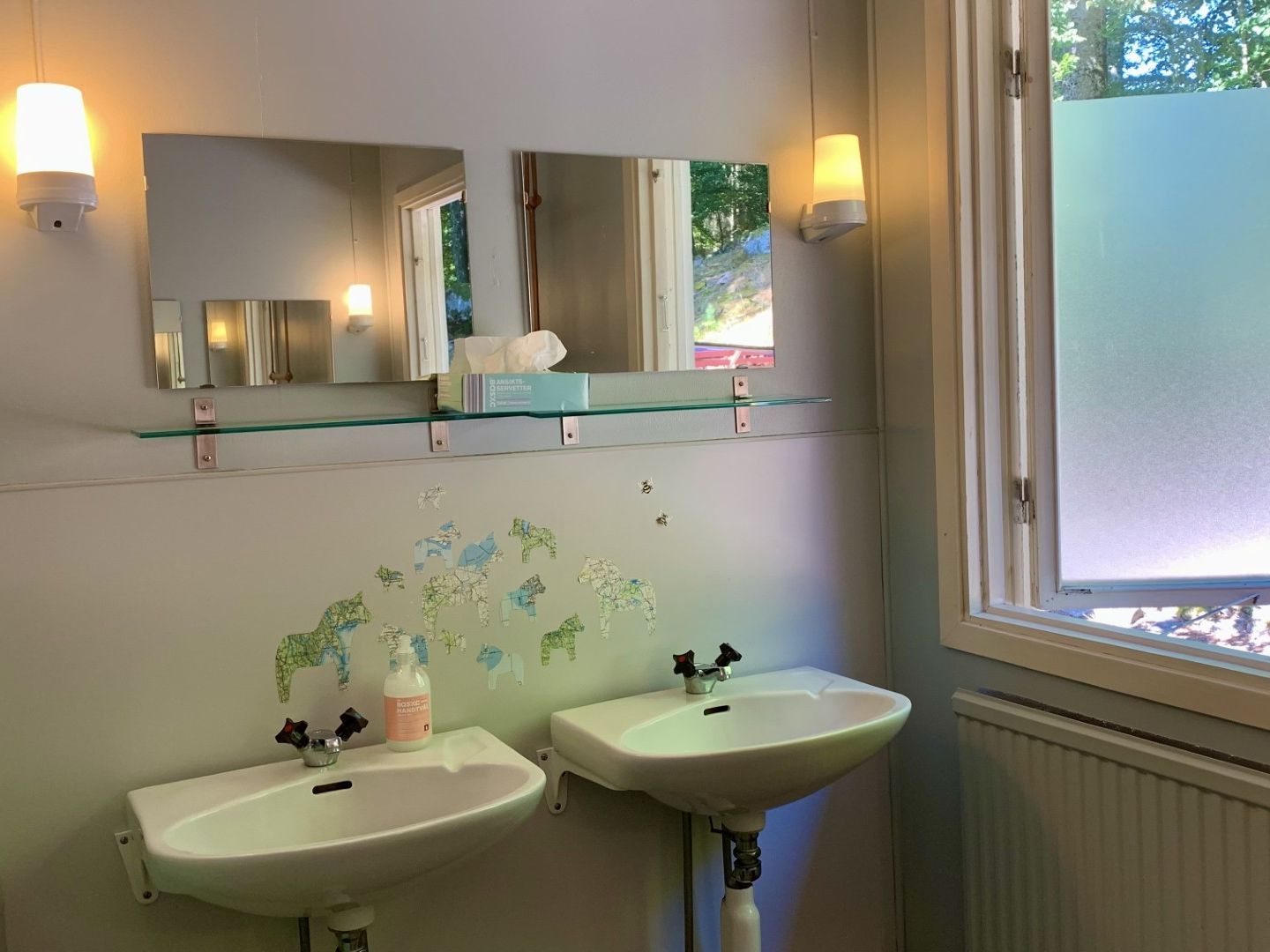 Et af de tre vaskerum i dette store feriehus med plads til op til 20 personer