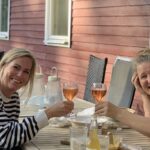 März 2026 21 Mütter amüsieren sich, während Opa und Oma mit den Enkelkindern unterwegs sind.