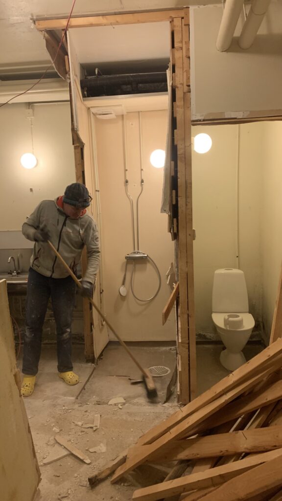 Et nyt badeværelse i kælderen på Boalafflodge