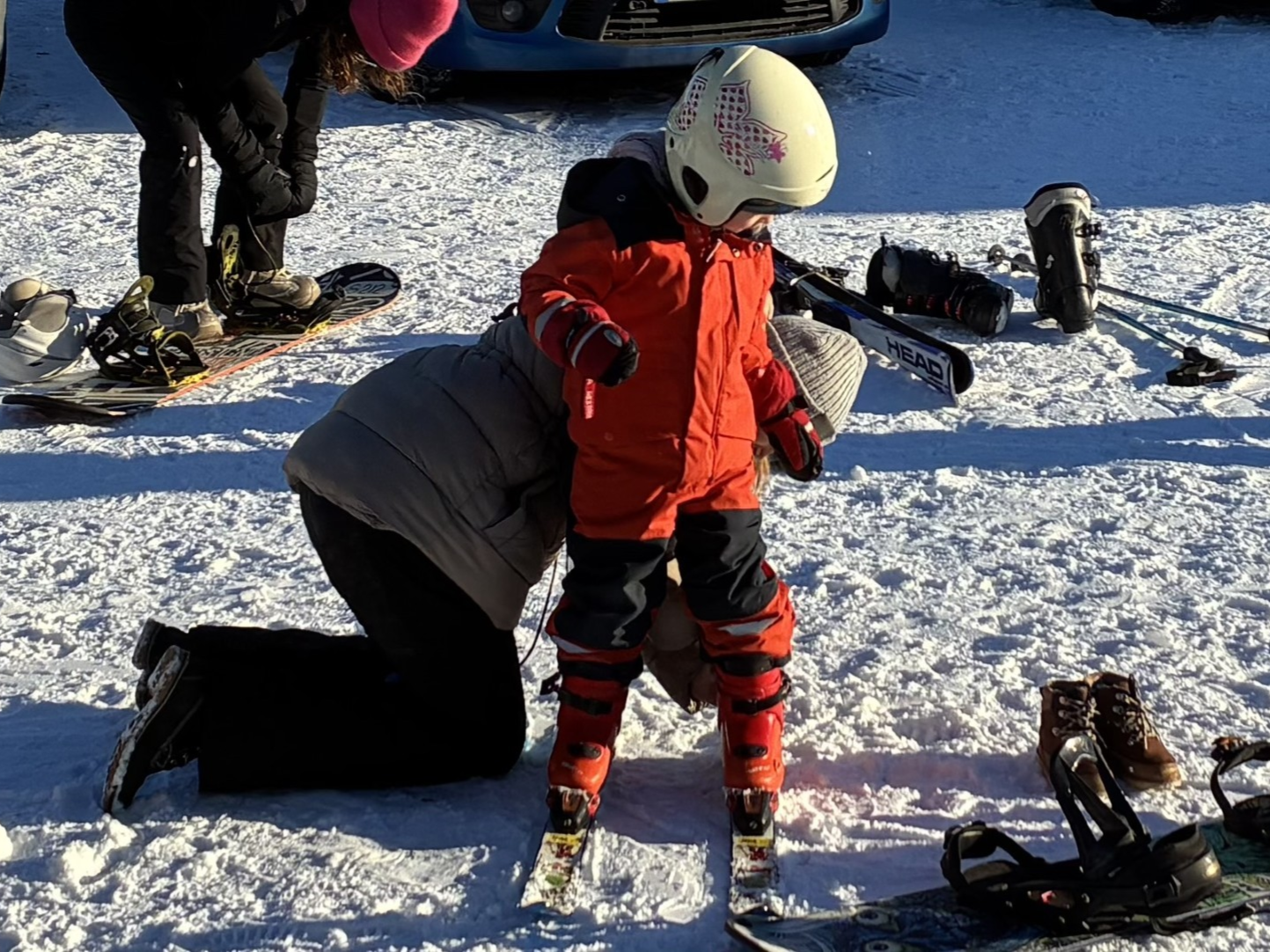Winter skilob med born i omradet till Summerhus-sydsverige, Boafall-Lodge